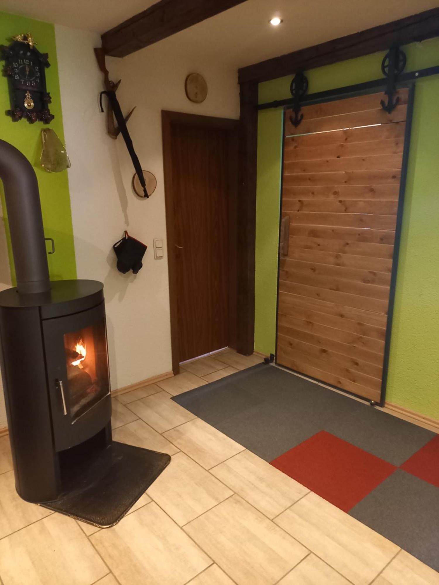Monteur- Und Ferienwohnung Waldrauschen Fehrenbach الغرفة الصورة